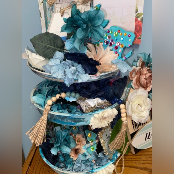 3 Tier Tray handmade - Picture 5 of 6